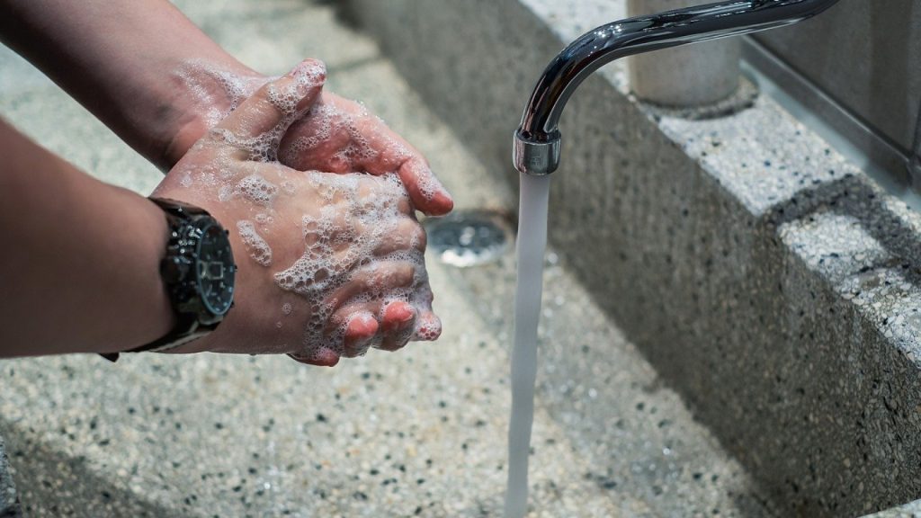 Pourquoi et comment choisir un lave-main professionnel en inox ?