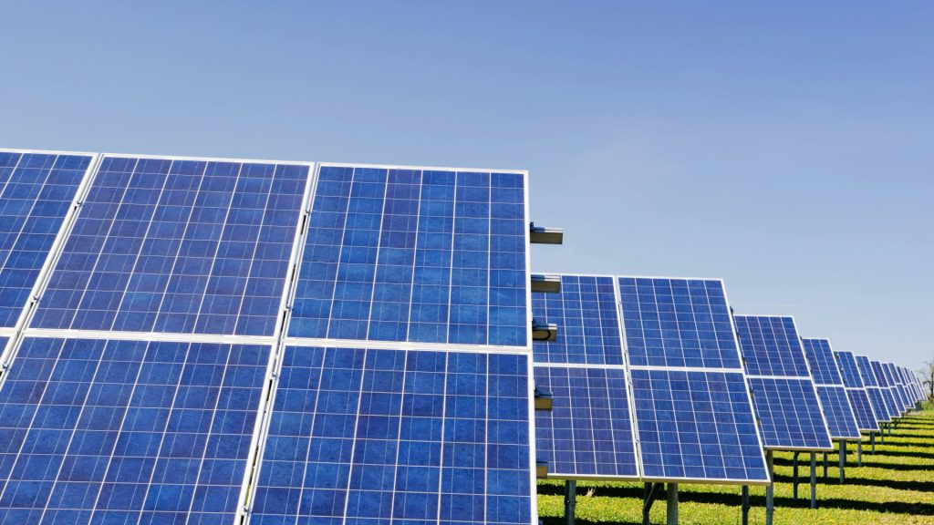Panneaux photovoltaïques : les aides et les avantages en 2024