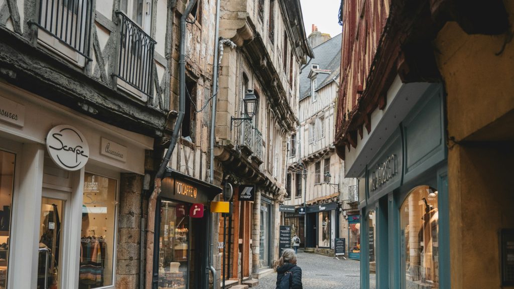 Construire ou rénover à Vannes : pourquoi faire appel à un architecte local ?