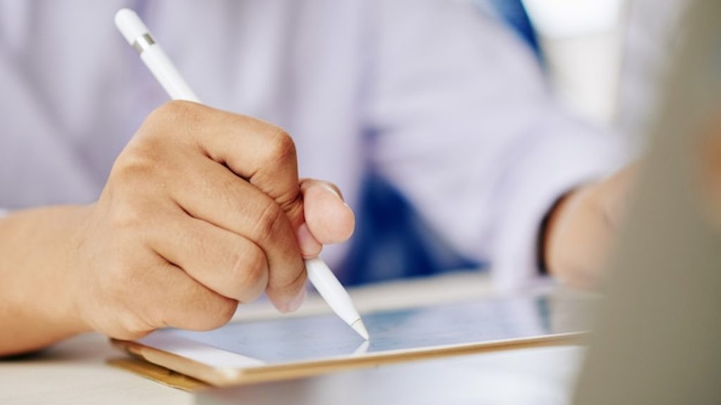 Pourquoi choisir la signature électronique : avantages et raisons de l’utiliser au quotidien